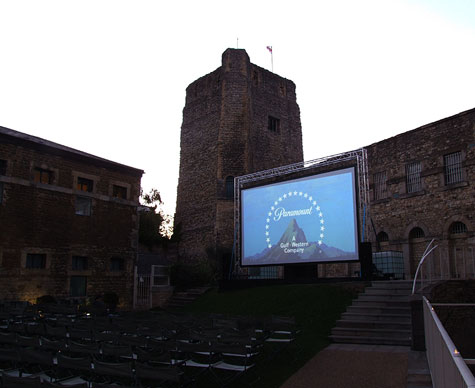 Truss goal-post screen support, Oxford Castle